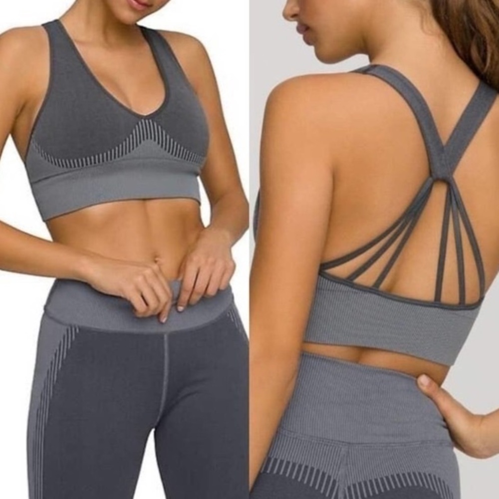 Good American Women's Essential Core Seamless Plunge Strappy sports bra size 3/4